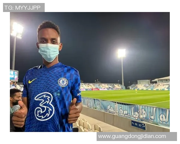 足球衣换装的魅力与风格探索让你成为球场上的时尚先锋